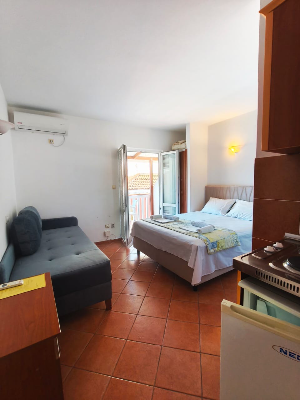 Studio — sleeping and kitchen area
