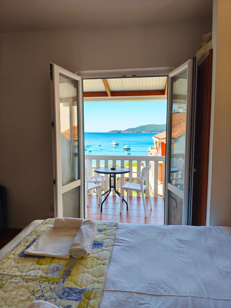 Bedroom with sea view
